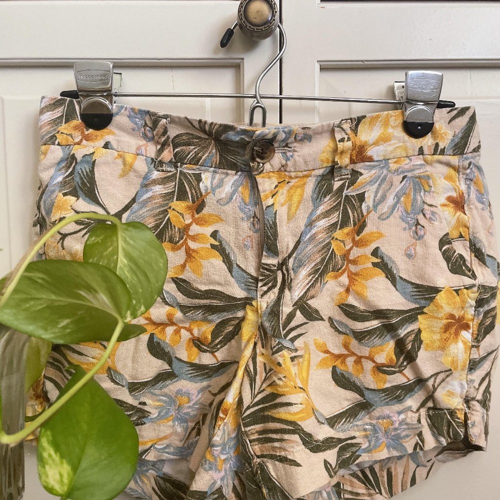 OLD NAVY Everyday Shorts Mid Rise (NWT)